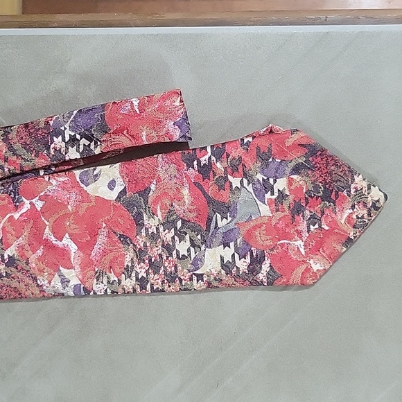 Men's Windridge Flower & Hiunds Tooth Pattern 60" Tie - Picture 4 of 5